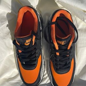 NIKE AIR MAX SIZE 5Y EXCELLENT CONDITION